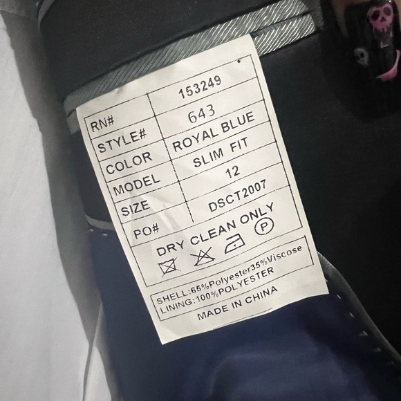 Tuxido - Picture 3 of 3